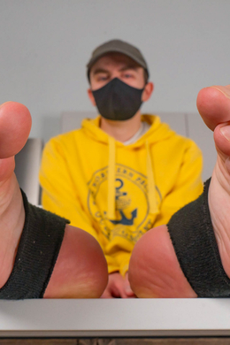 Bgn Feet Gets Soles Fucked